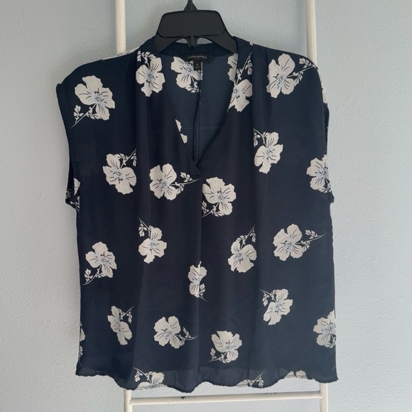 Banana Republic Blouse - Picture 1 of 4